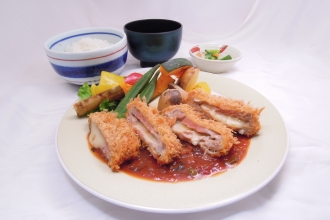 温野菜のグリルとチーズヒレカツ